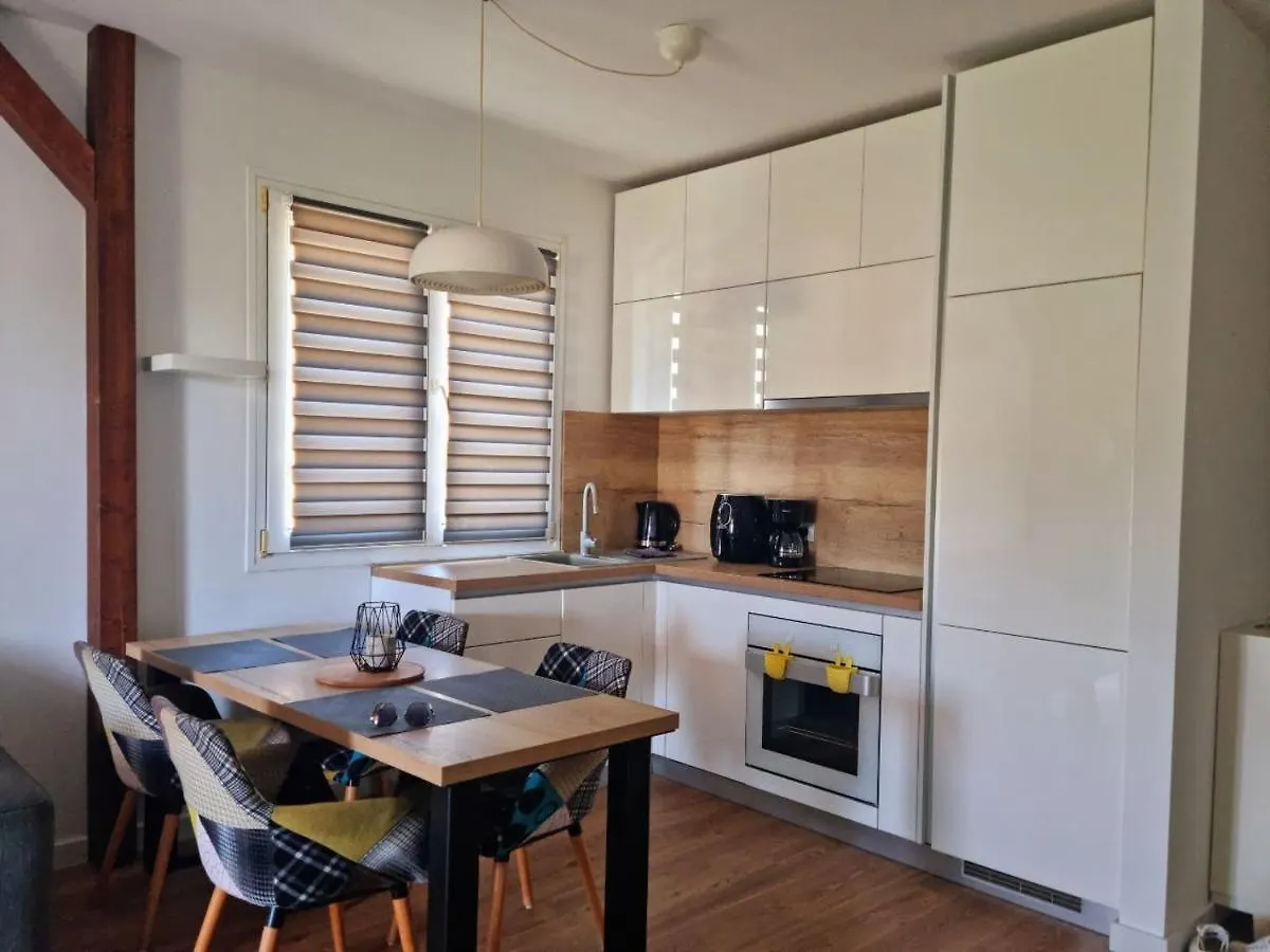 Apartment Be Like Póla